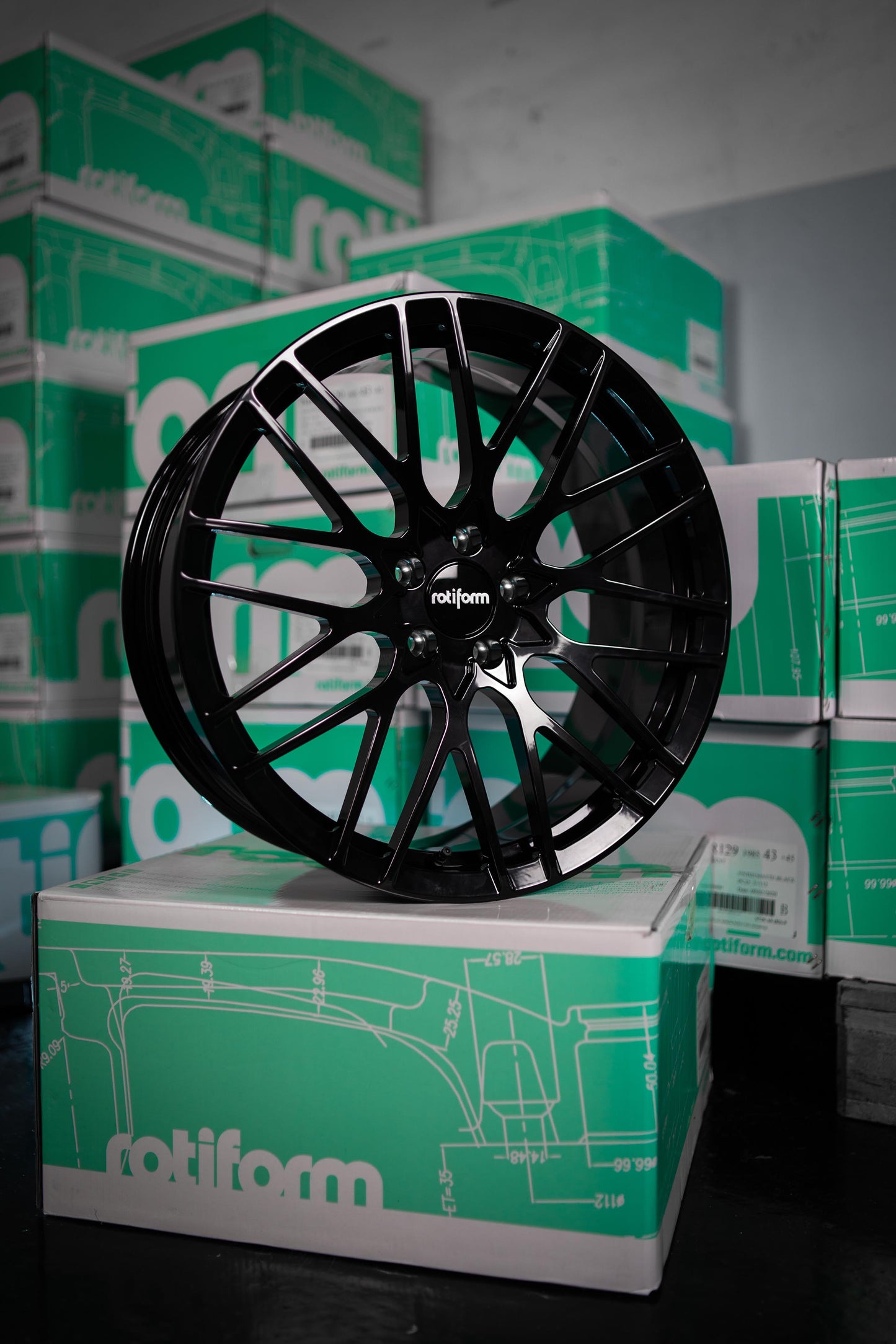 Rotiform FORGED MONO RSE 20X9 +40 M/BLK Felge