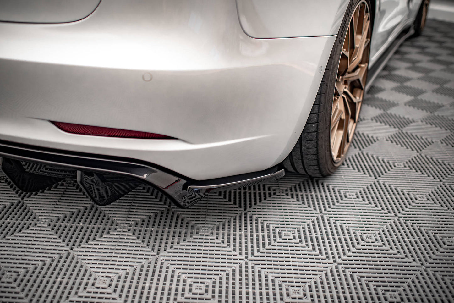 Maxton Design Heckansatz Seite V.2 Tesla Model 3